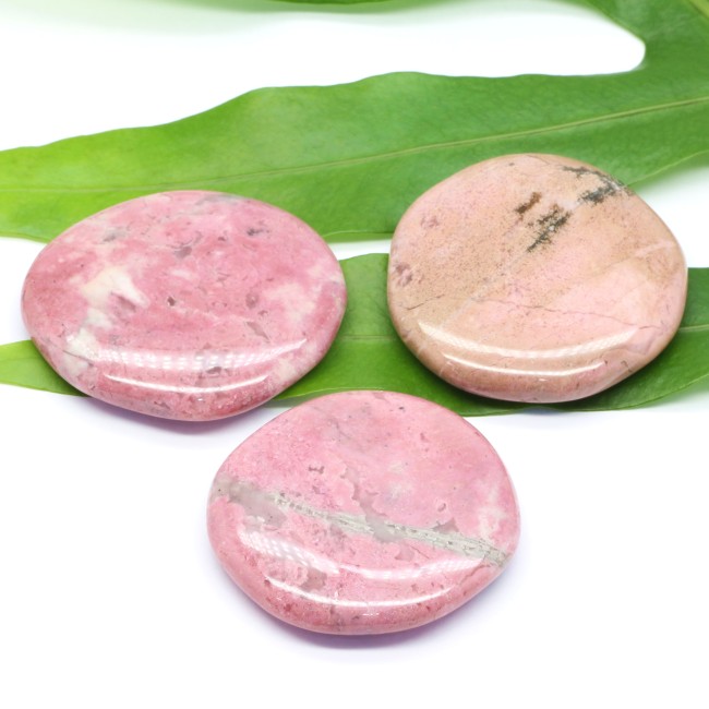 15920_0-rhodonite-hand-stein-flach.jpg