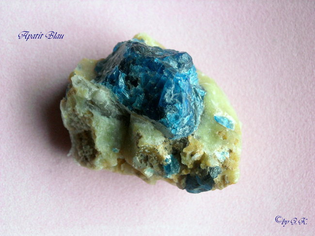 Apatit Blau 03 3699.jpg