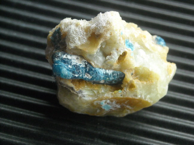 Apatit Blau 3718.jpg