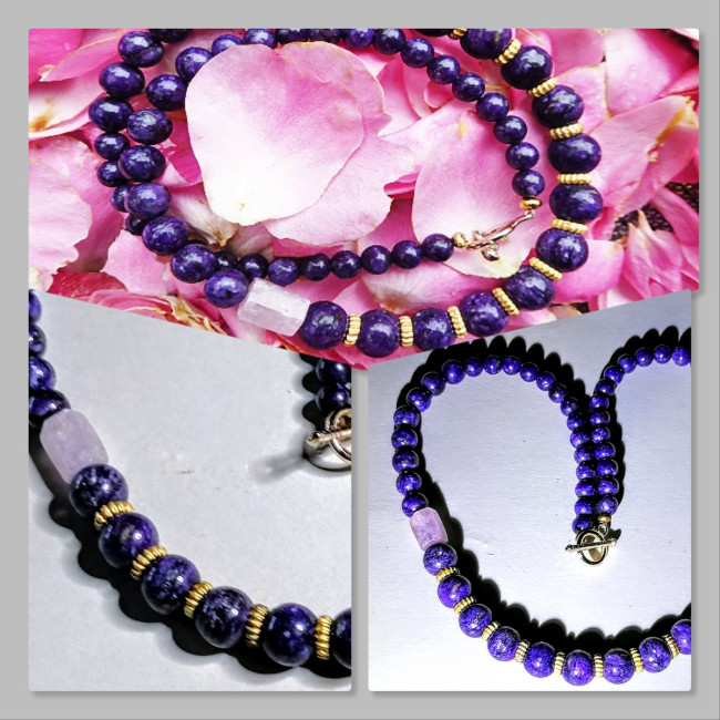 Charoit mit Kunzit Kette s.jpg