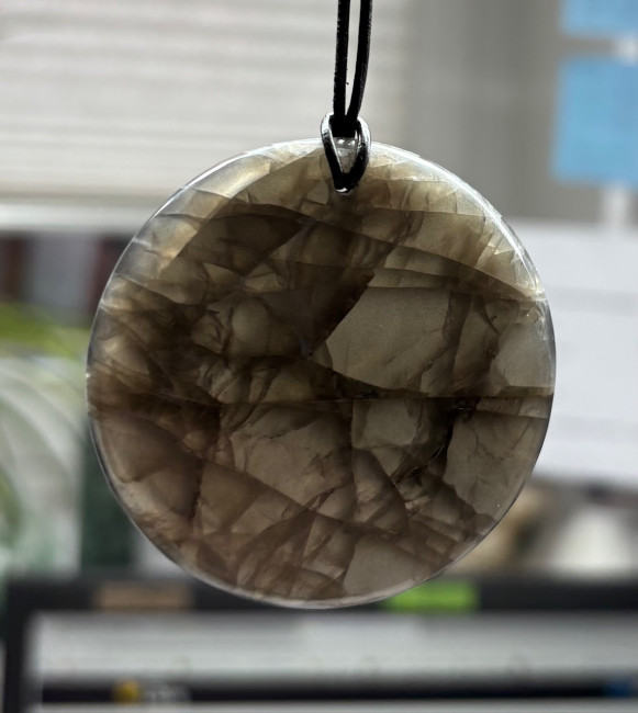 Schwarzer Mondstein Durchsicht.jpg