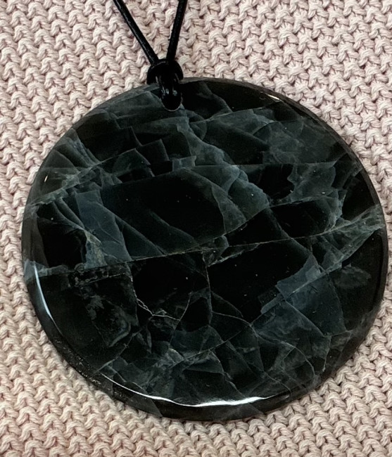 Schwarzer Mondstein.jpg