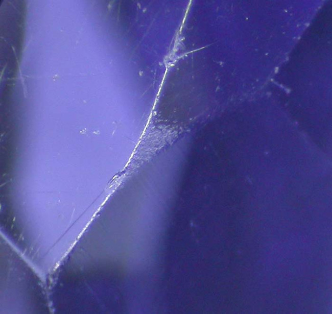 beschädigte Facettenkanten