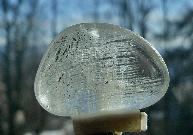 rutilquarz_ mit schwarzen rutilnädelchen.jpg