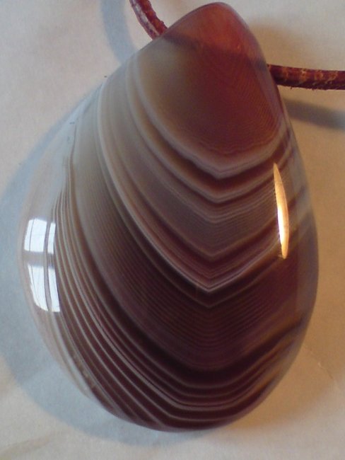 Achat2.jpg (101.26 KiB) 2279 mal betrachtet die andere Seite, seht ihr die Linien in der Spitze?