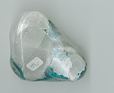 Dioptas miut Shattukit und Calcit