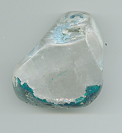 Dioptas miut Shattukit und Calcit