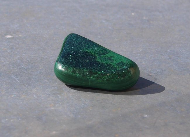 Malachit Unterseite mit Chromglimmer