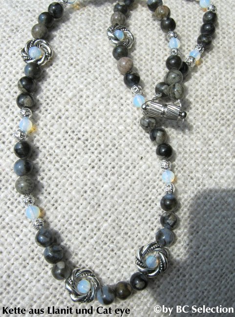 llanit mit cat eye-kette002.jpg