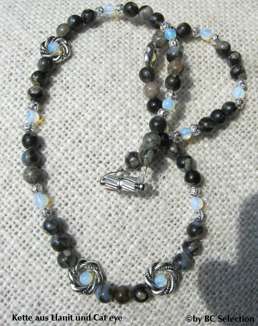 llanit mit cat eye-kette003.jpg