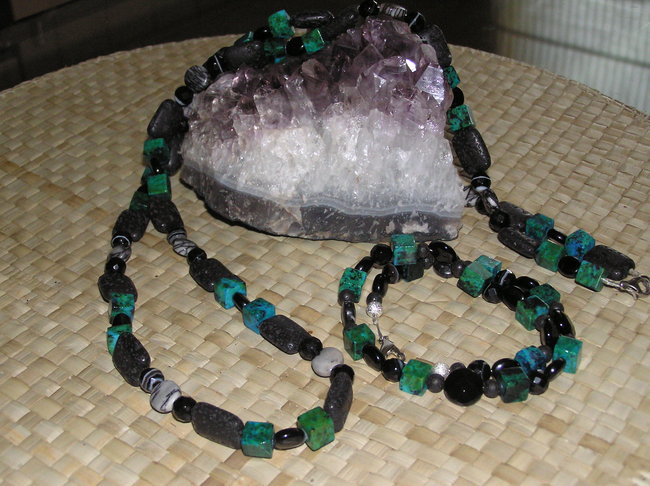 Lava, Chrysokoll, Sardonyx, Zebrajaspis und Onyx