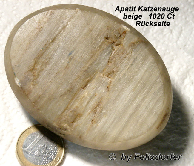 Apatit Cabochon beige  1020 Ct  Rückseite