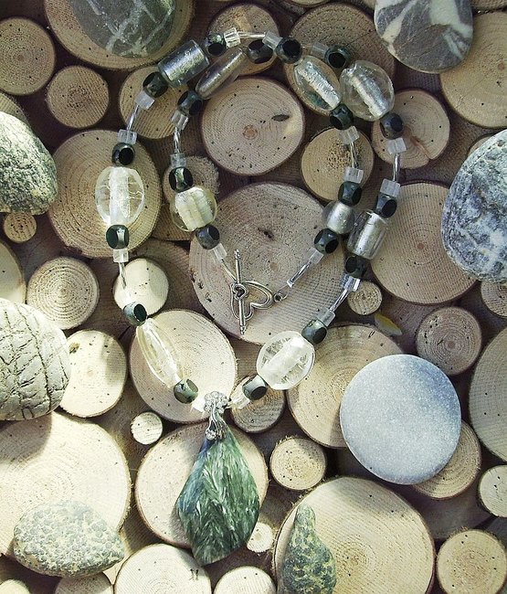 Anhänger SERAFINIT - Bergkristallwürfel - Opalitglas - Lampwork