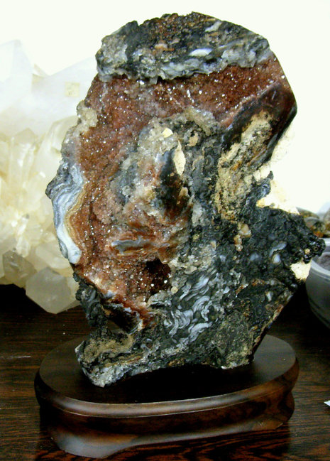 Chalcedon  mit Eisenkiesel auf Kalkstein 1 b