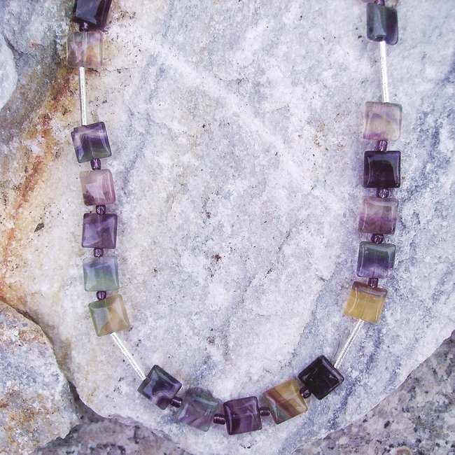 Kette Regenbogenfluorit - Rocailles - Silberteilchen
