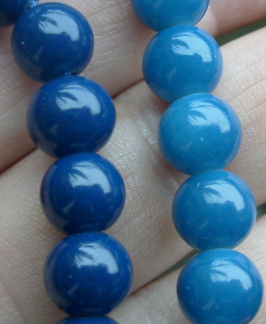 hellblaue-und-dunkelblaue-kugeln002.jpg