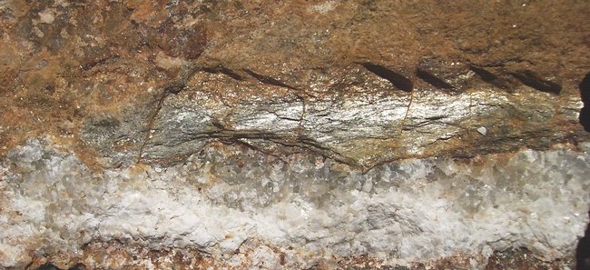 Detail.....  man sieht schön den Schiefer samt Glimmer