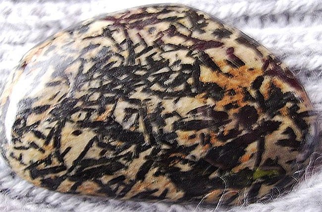 der Stein von Gerhard,  getrommelt und poliert