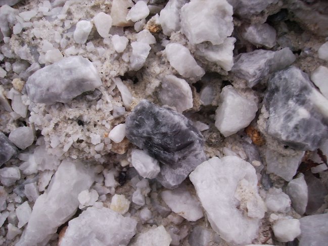 noch ein recht dunkler... rechts  zwei dunkelgraue