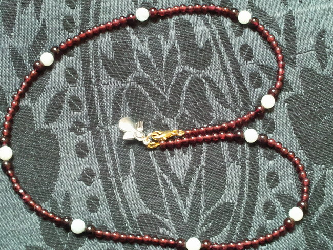Granat+Mond_hals.jpg