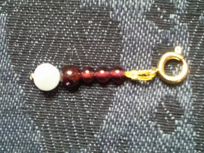 Granat+Mond_charm.jpg
