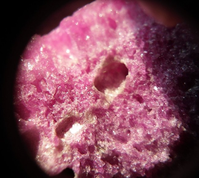 Korund (?) aus Thailand _vergr. Detailaufnahme 1