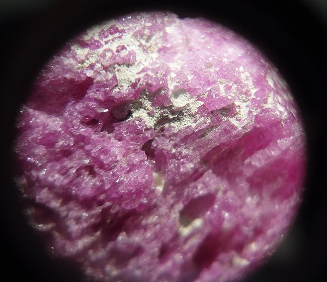rosa korund/ saphir mit marmorspuren?