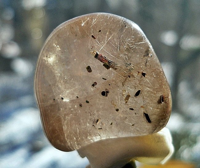 grüner Turmalin in rauchigem Rutilquarz