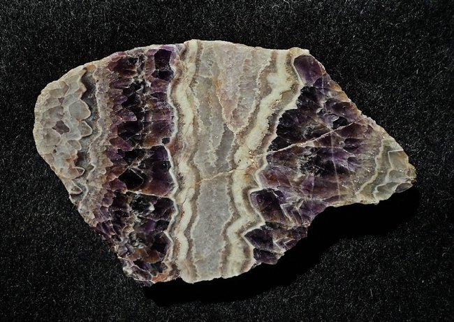 amethystquarz anschliff _aus wolkenstein, erzgebirge.jpg