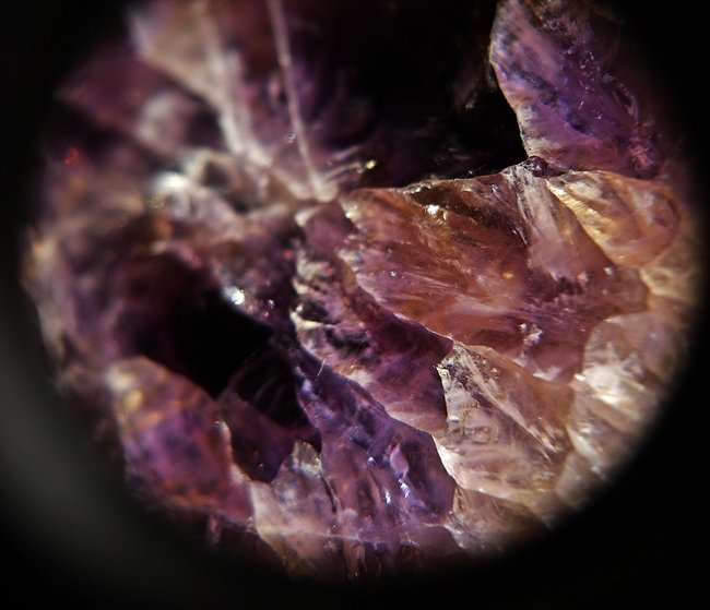 amethystquarz anschliff _vergr. ausschnitt 3  _aus wolkenstein, erzgebirge.jpg