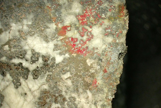 Mit Chromat lässt sich das Silber rot anfärben