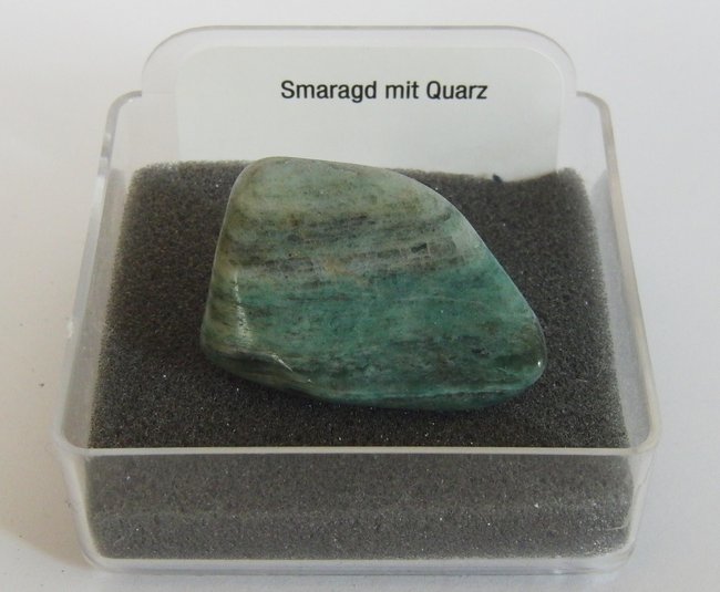 Smaragd mit Quarz