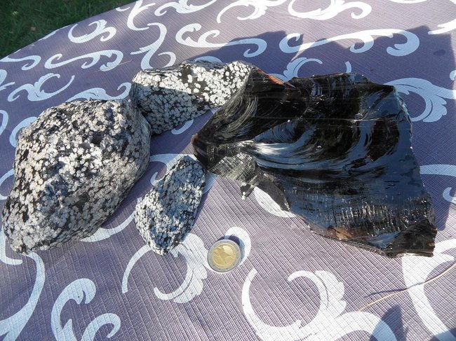 Schneeflockenobsidiane und Obsidian, Rohsteine