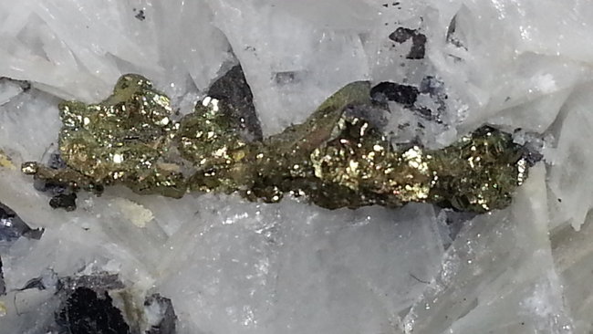 Baryt, Pyrit, Gold und Galenit Stufe.