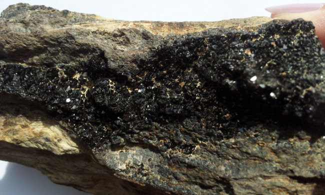 Schwarze Kristalle