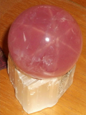 Sternrosenquarzkugel.JPG