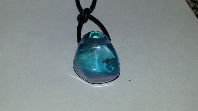 Aqua Aura (bedampfter Bergkristall mit Gold).
