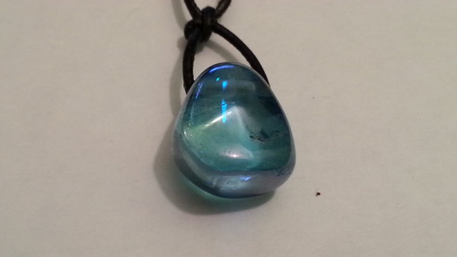 Aqua Aura (bedampfter Bergkristall mit Gold).
