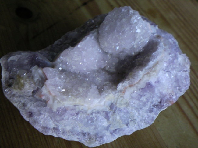 Amethyst-Quarz-Druse mit Achat.jpg