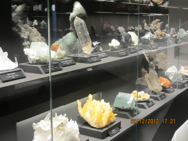31.12. 19Vitrine.jpg