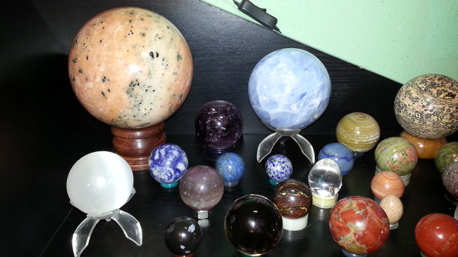 Kugel und Eier-Sammlung.