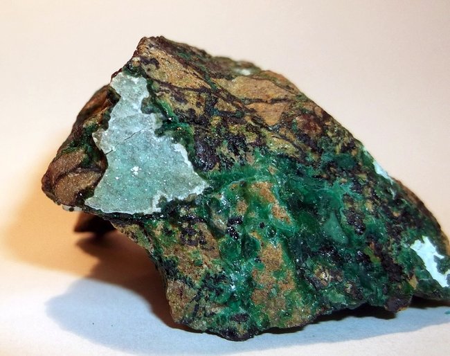 Malachit mit Cornetit2.JPG