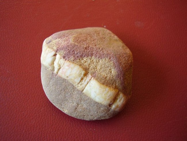 Kiesel mit Gürtel