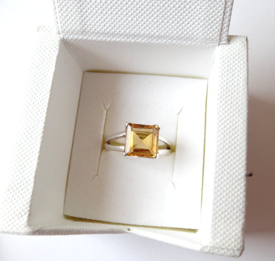 Silberring mit facettiertem Citrin