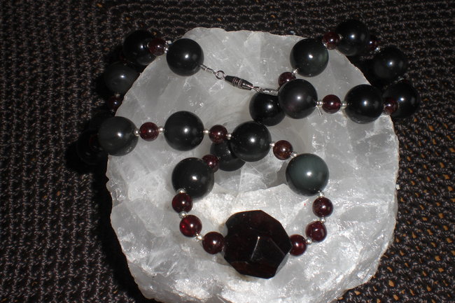 Obsidian Granatkette 3.jpg