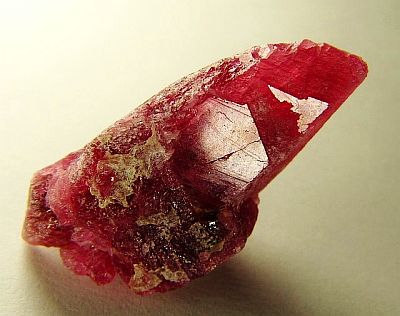 schöner roter kristall.jpg