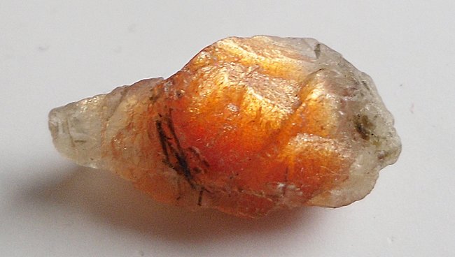 Oligoklas mit blättchenartigen Einschlüssen von Hämatit