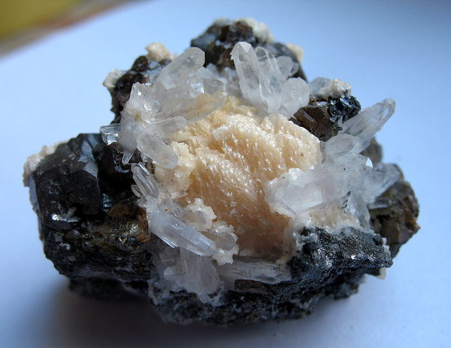 Sphalerit mit Quarz + Rhodochrosit