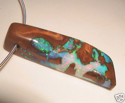 Boulderopal aus Ligthning Ridge Australien