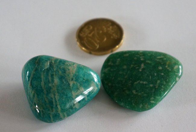 Amazonite - der rechte hat eine schön flache Seite zum Auflegen